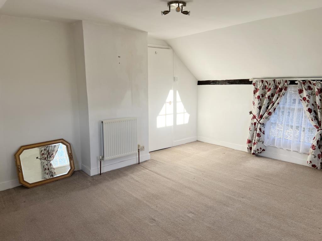 Lot: 34 - DETACHED COTTAGE ON GOOD SIZE PLOT - Bedroom two